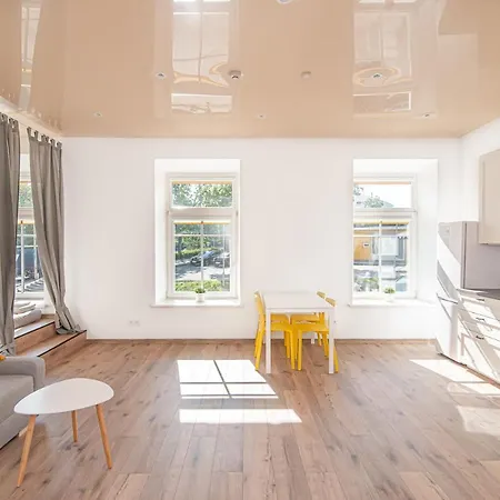 Sunny&spacious Near The Station Apartment