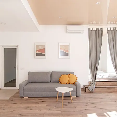 Sunny&spacious Near The Station *