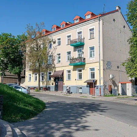 Sunny&spacious Near The Station